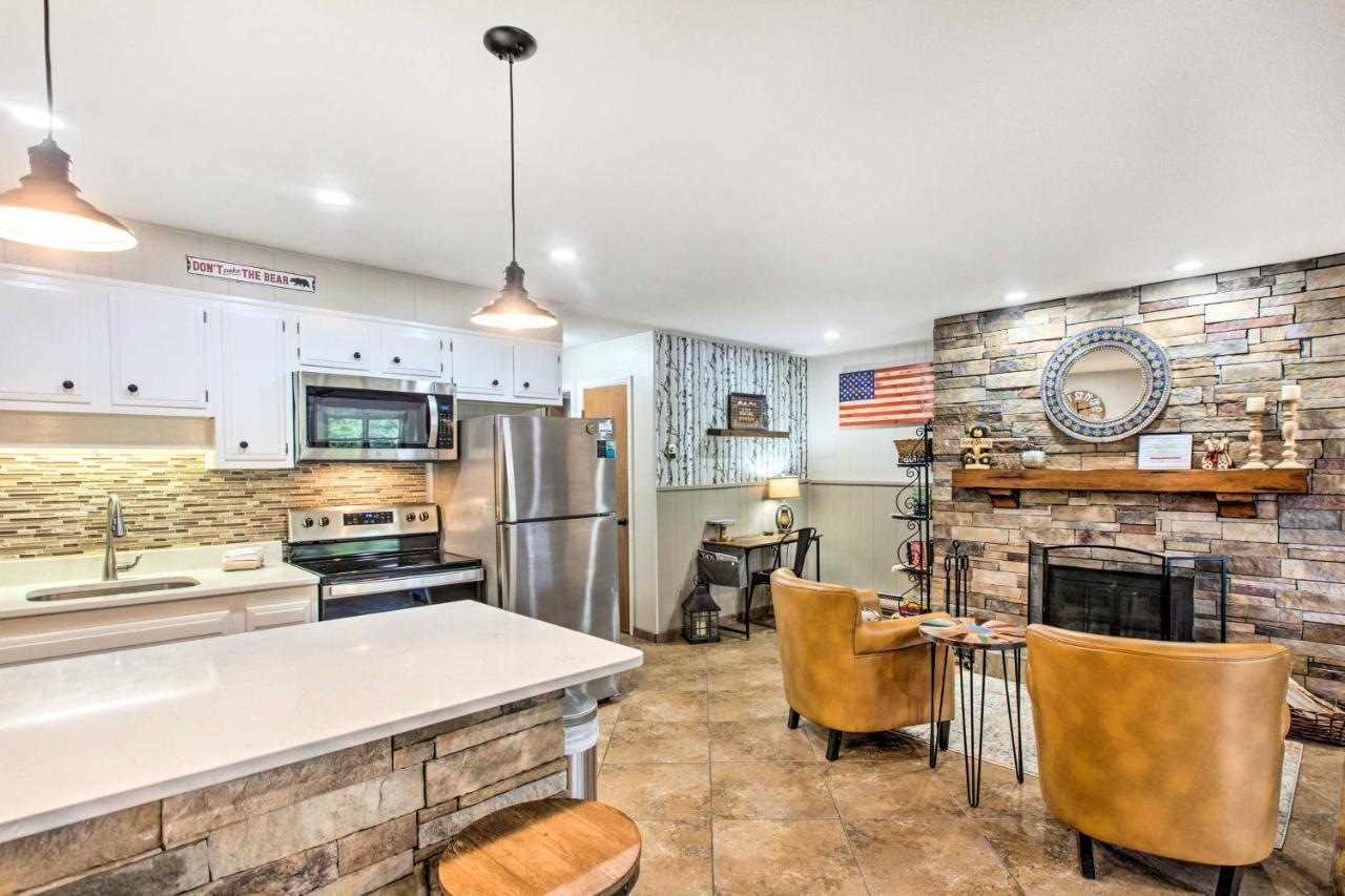 Main St Red River Ski Condo With Mountain View! エクステリア 写真