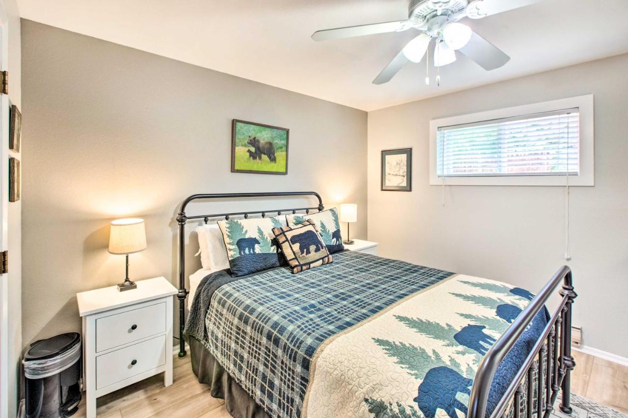Main St Red River Ski Condo With Mountain View! エクステリア 写真
