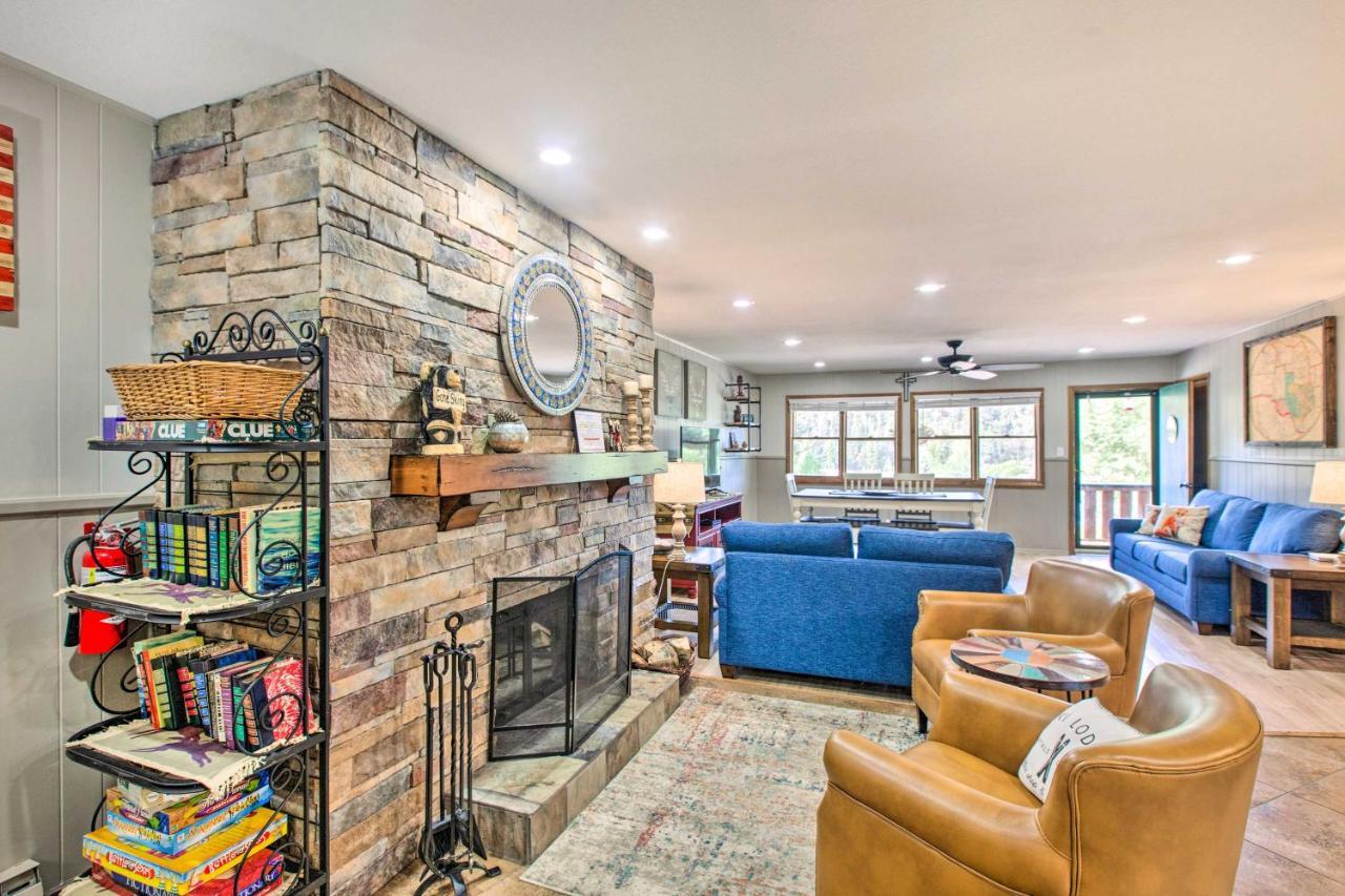Main St Red River Ski Condo With Mountain View! エクステリア 写真