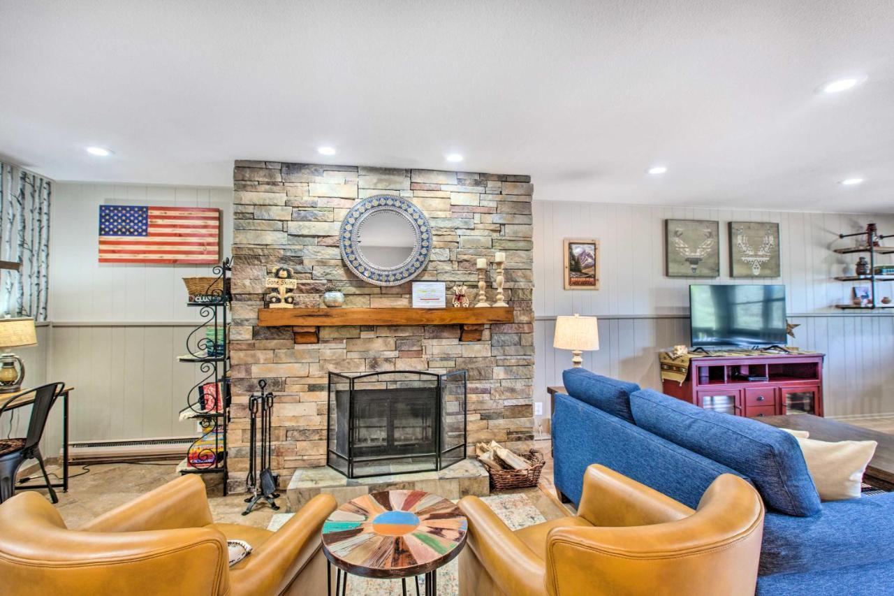Main St Red River Ski Condo With Mountain View! エクステリア 写真