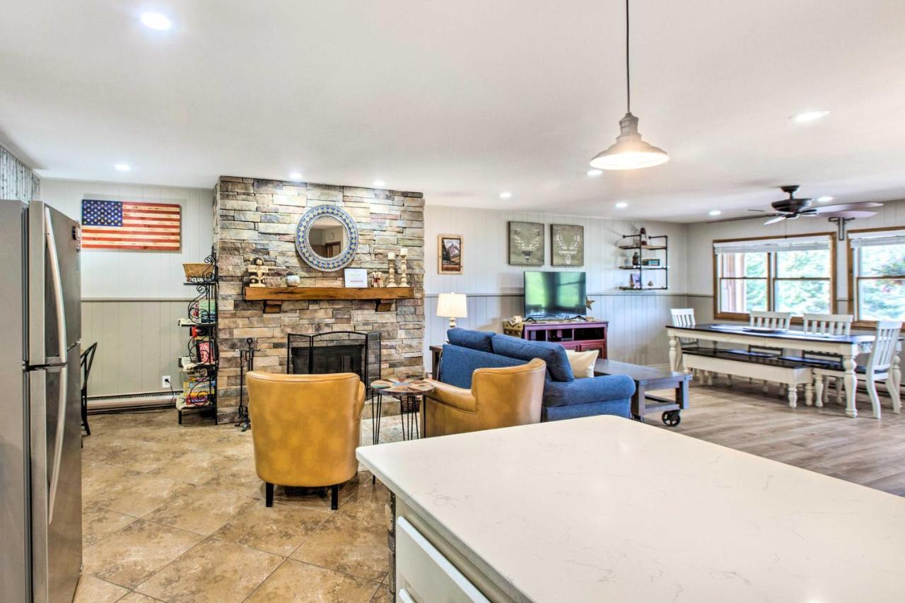 Main St Red River Ski Condo With Mountain View! エクステリア 写真