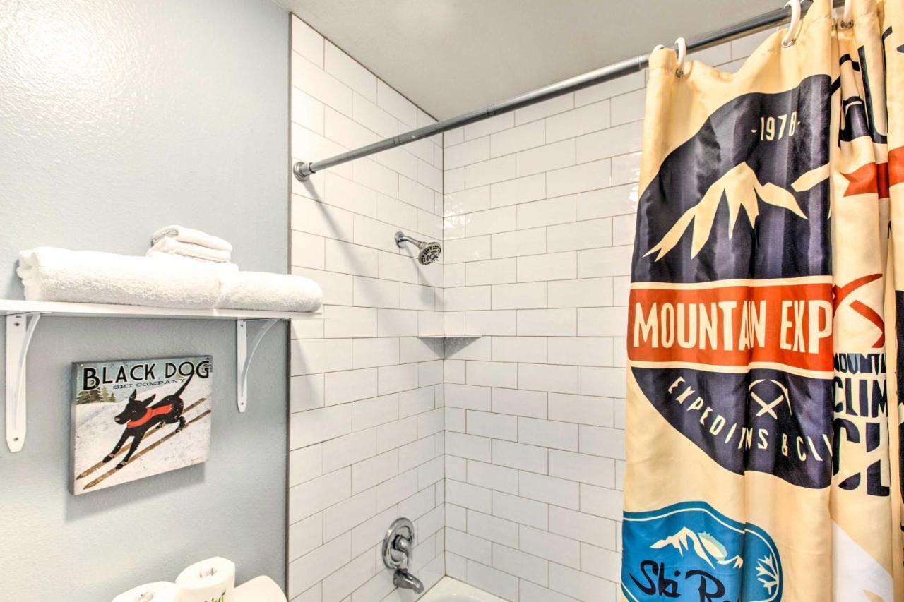 Main St Red River Ski Condo With Mountain View! エクステリア 写真