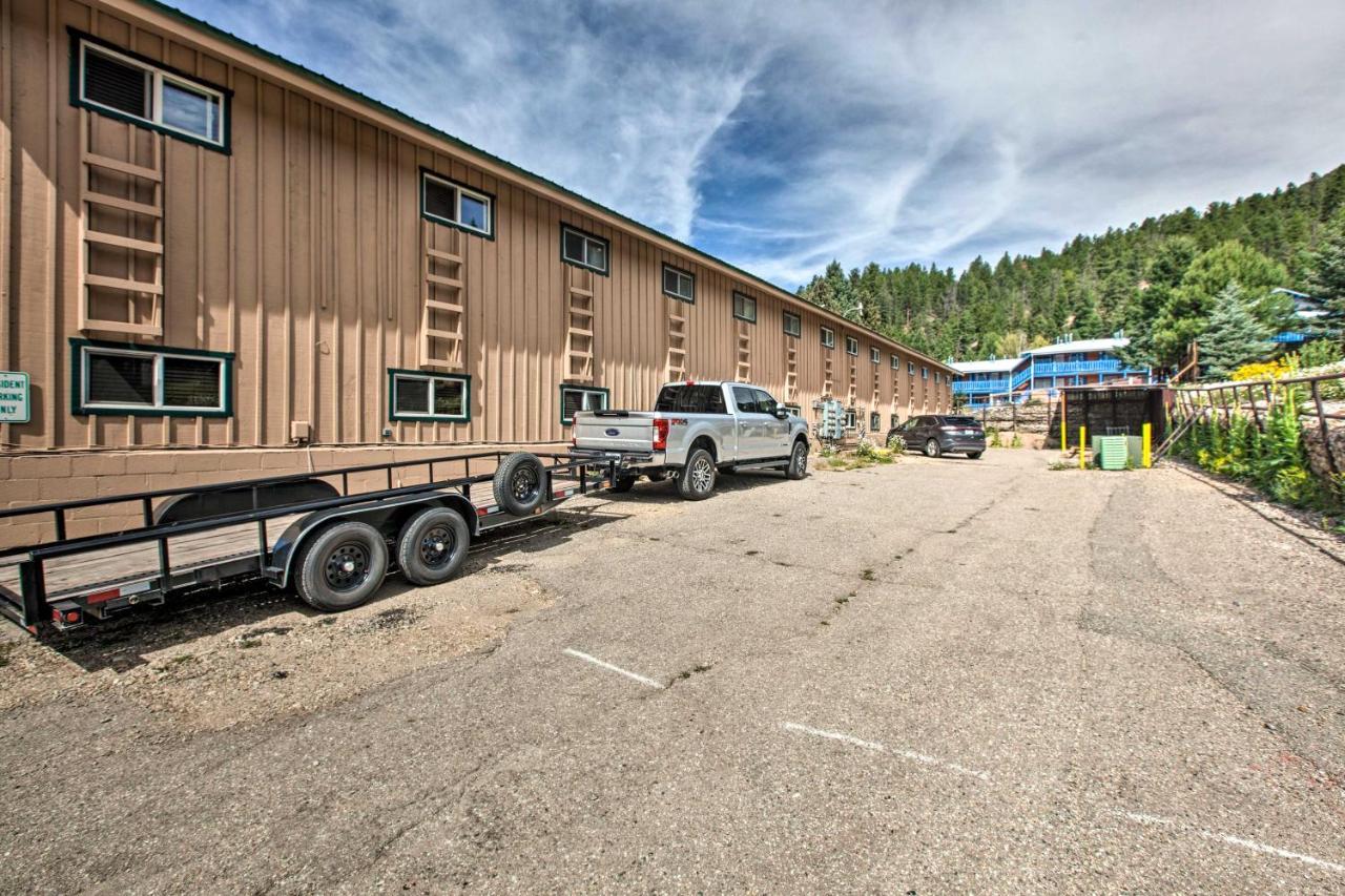 Main St Red River Ski Condo With Mountain View! エクステリア 写真