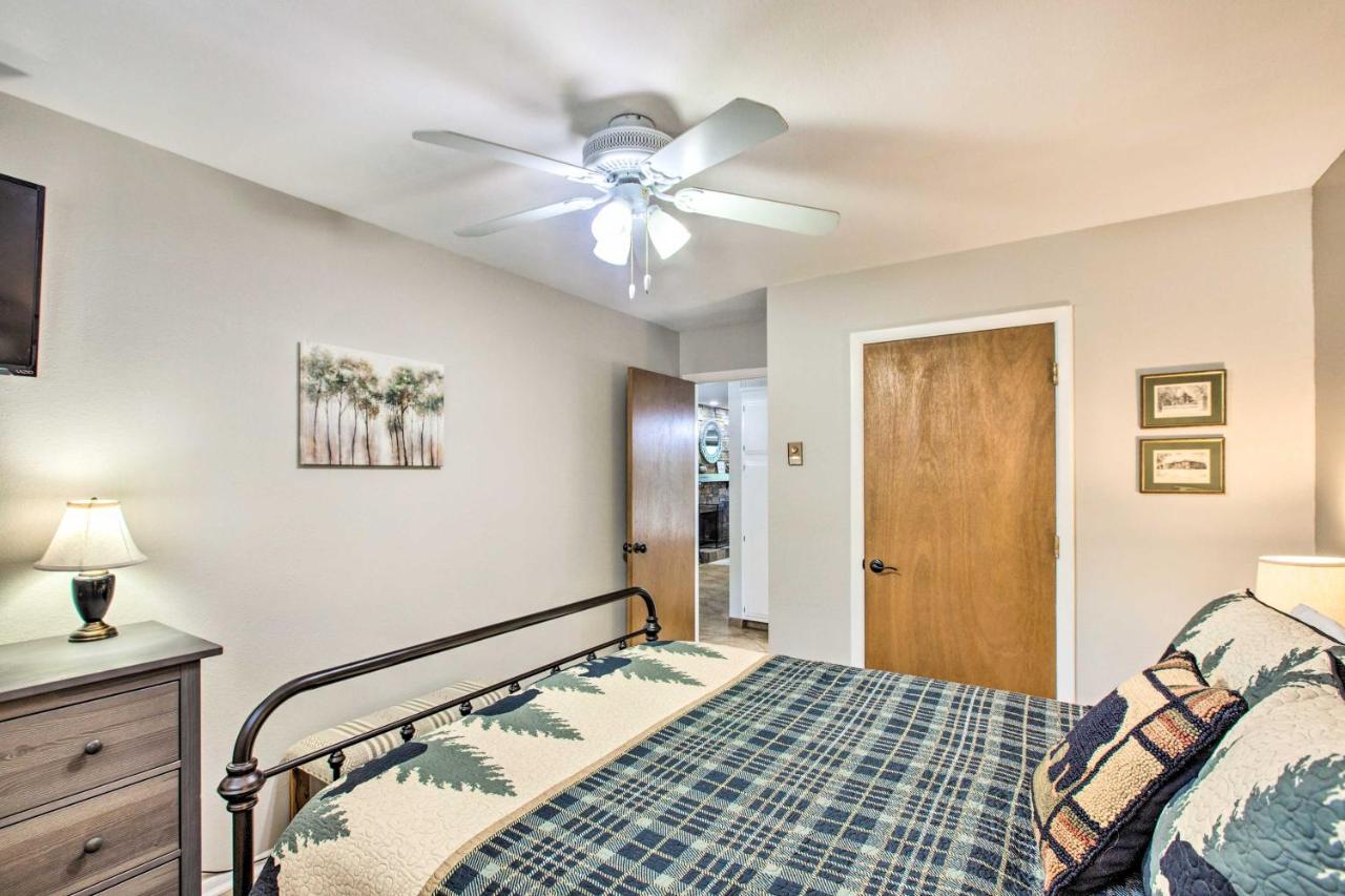 Main St Red River Ski Condo With Mountain View! エクステリア 写真