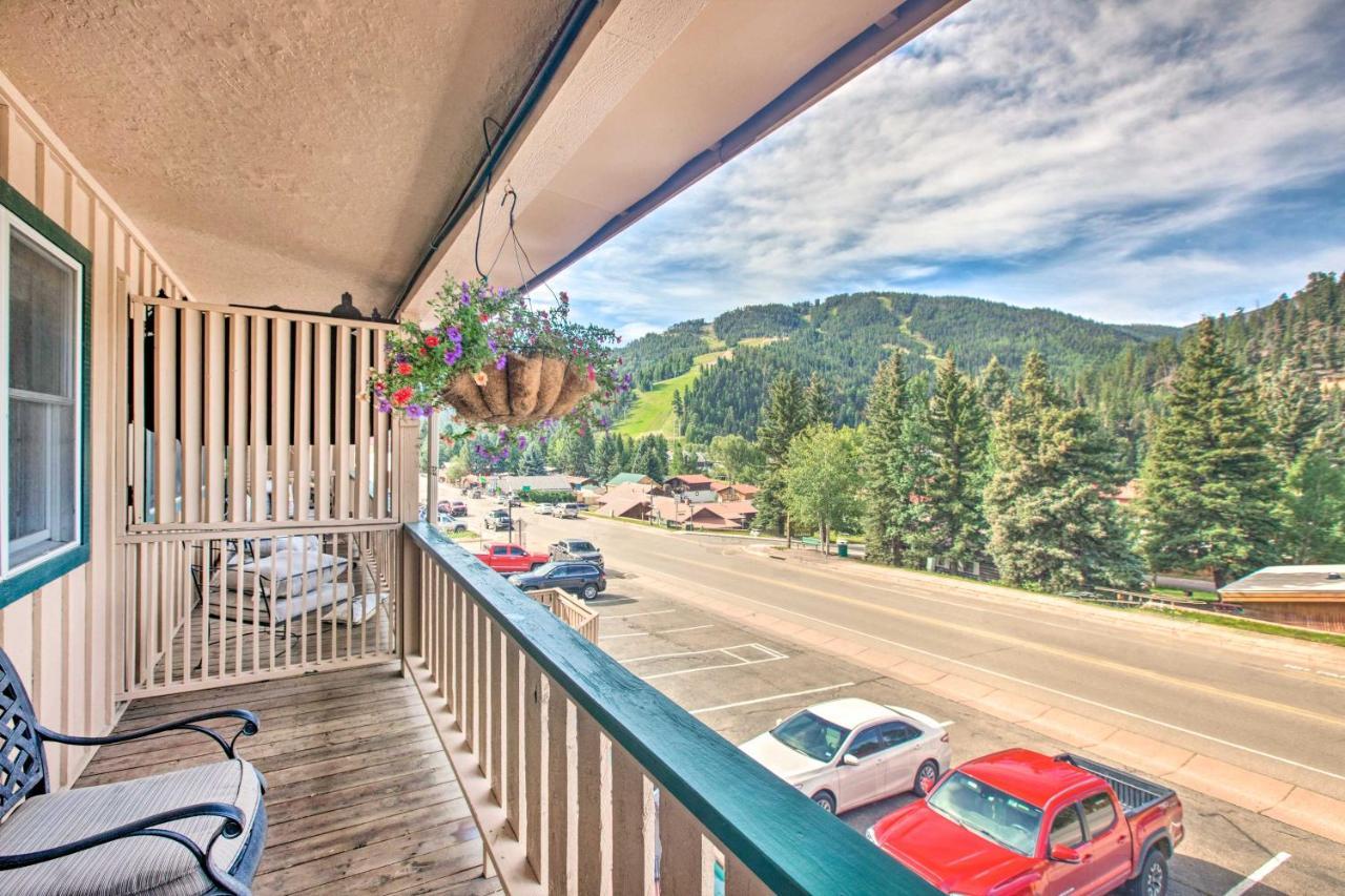 Main St Red River Ski Condo With Mountain View! エクステリア 写真
