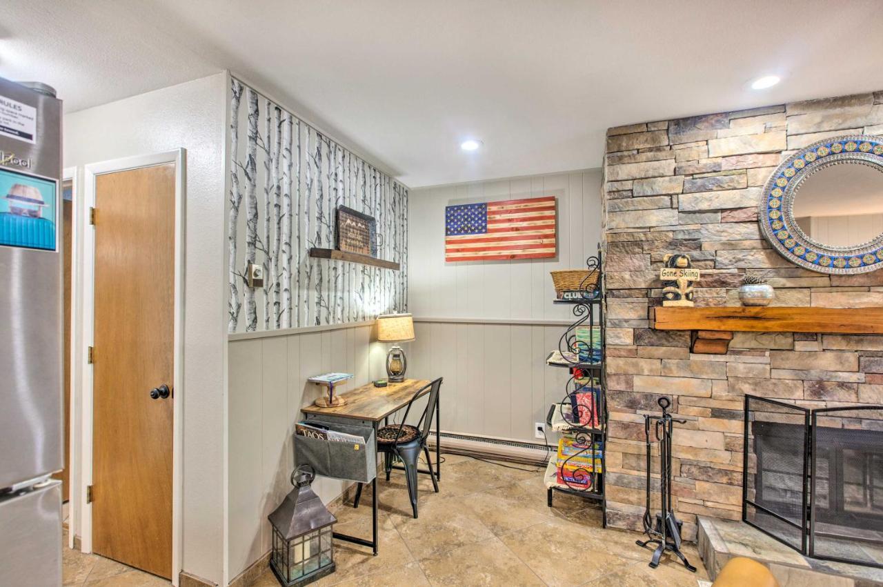 Main St Red River Ski Condo With Mountain View! エクステリア 写真