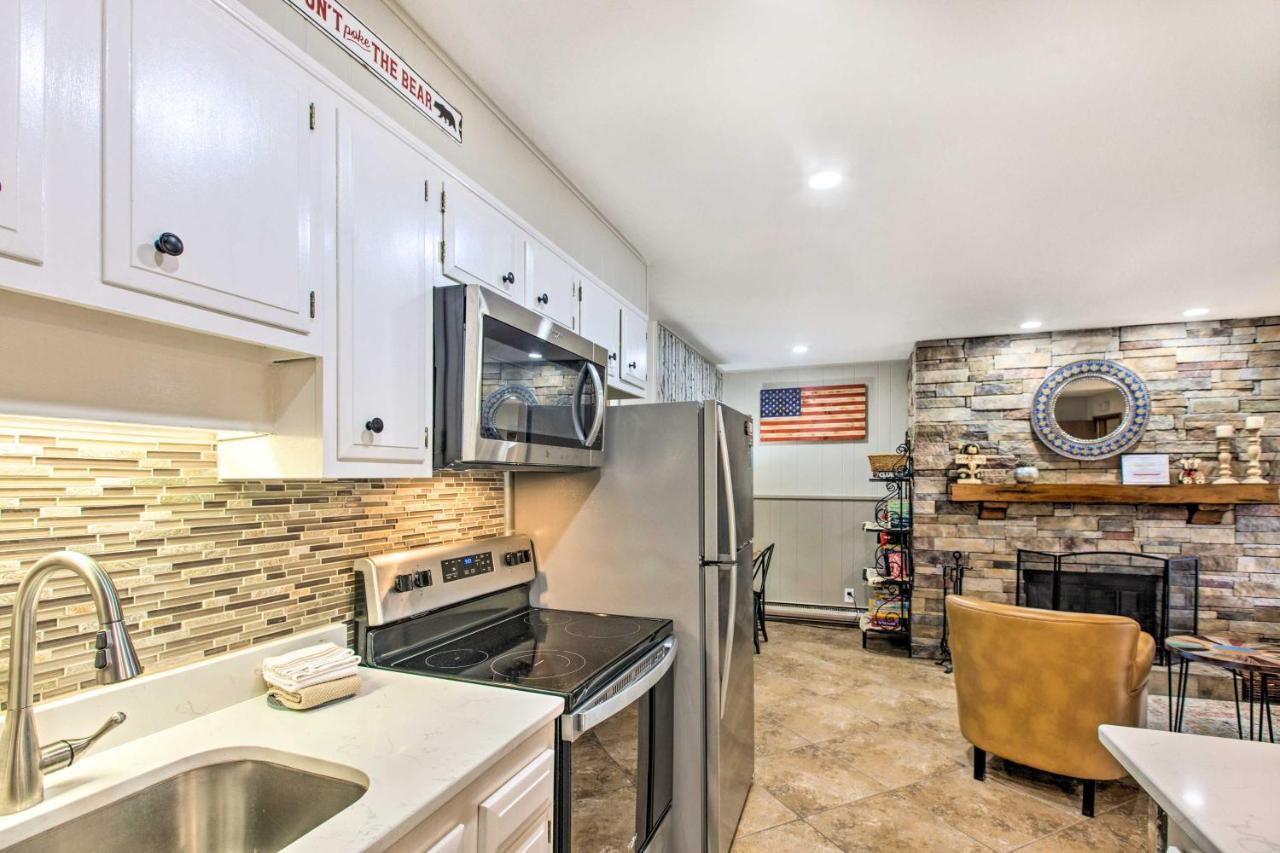 Main St Red River Ski Condo With Mountain View! エクステリア 写真