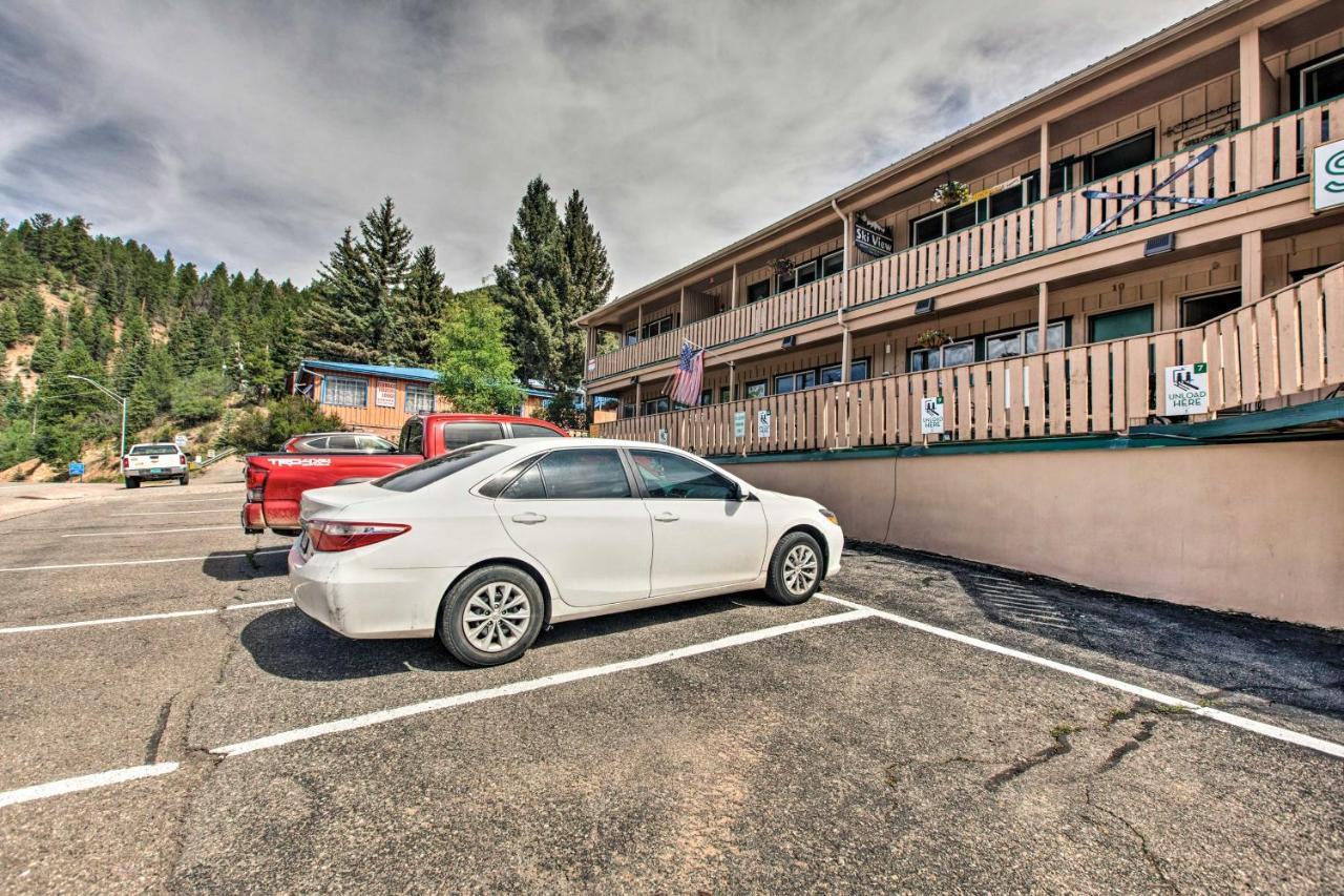 Main St Red River Ski Condo With Mountain View! エクステリア 写真