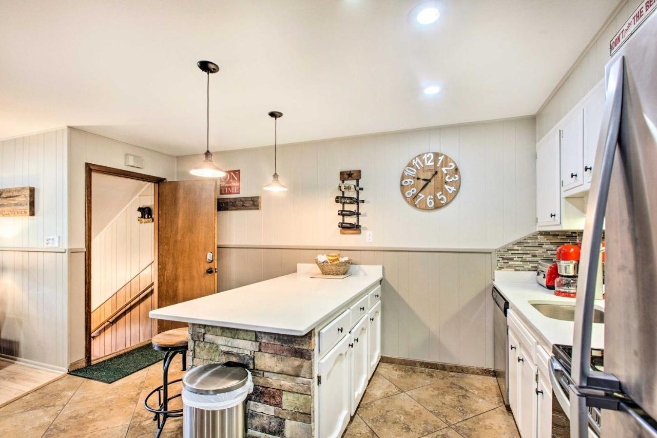 Main St Red River Ski Condo With Mountain View! エクステリア 写真