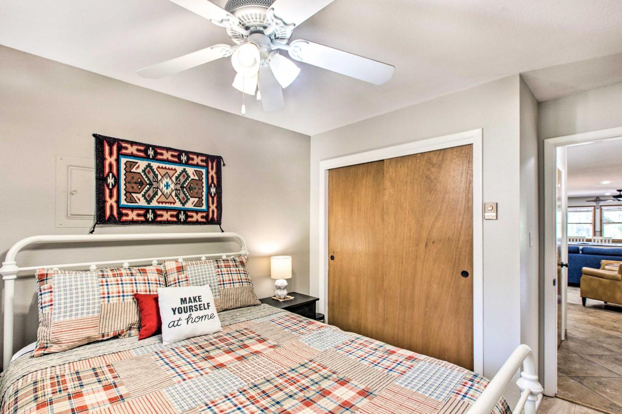 Main St Red River Ski Condo With Mountain View! エクステリア 写真
