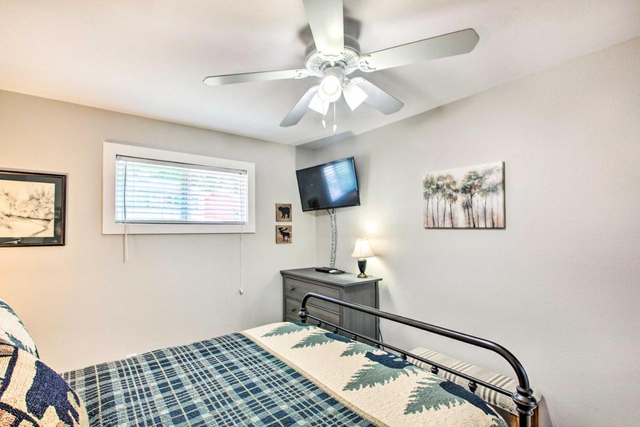 Main St Red River Ski Condo With Mountain View! エクステリア 写真