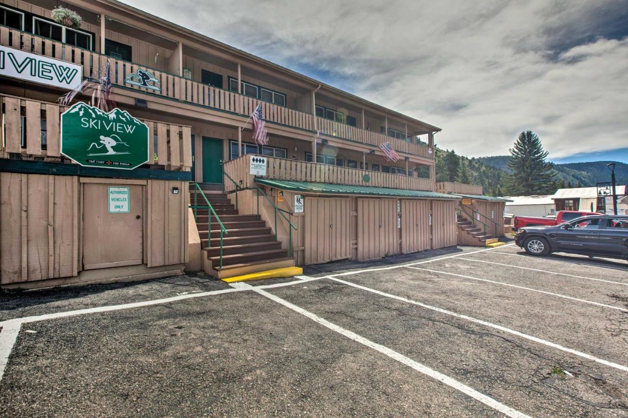 Main St Red River Ski Condo With Mountain View! エクステリア 写真